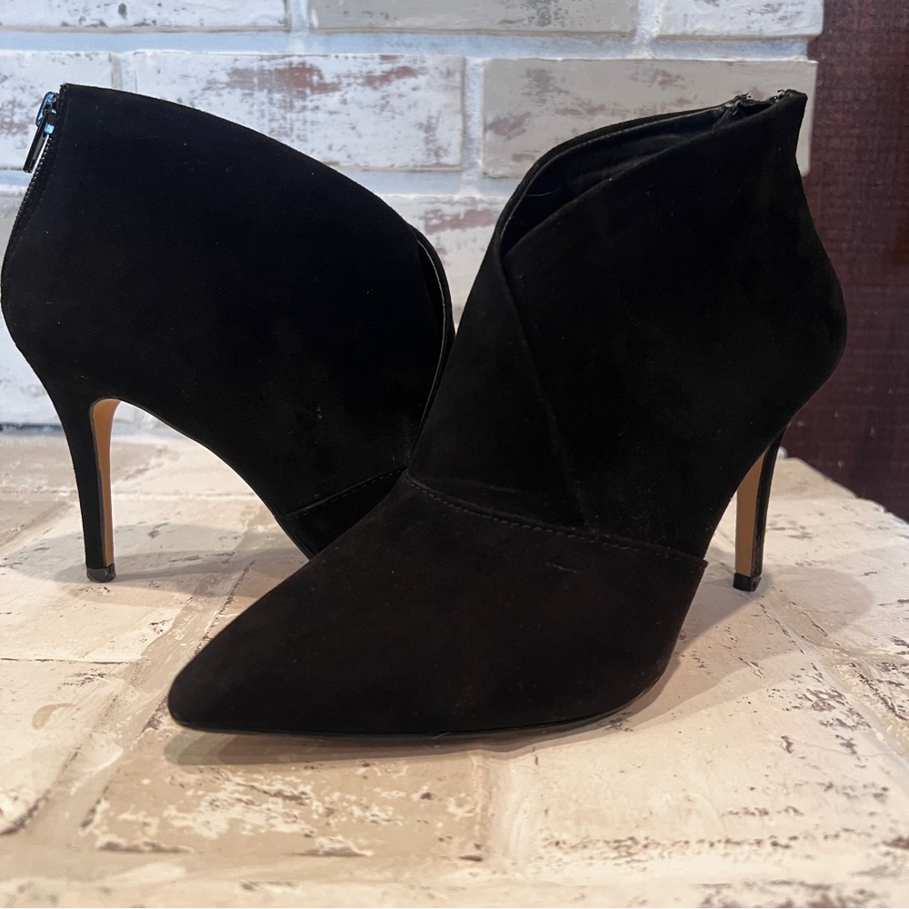 Express women’s size 7 faux suede high heeled booties